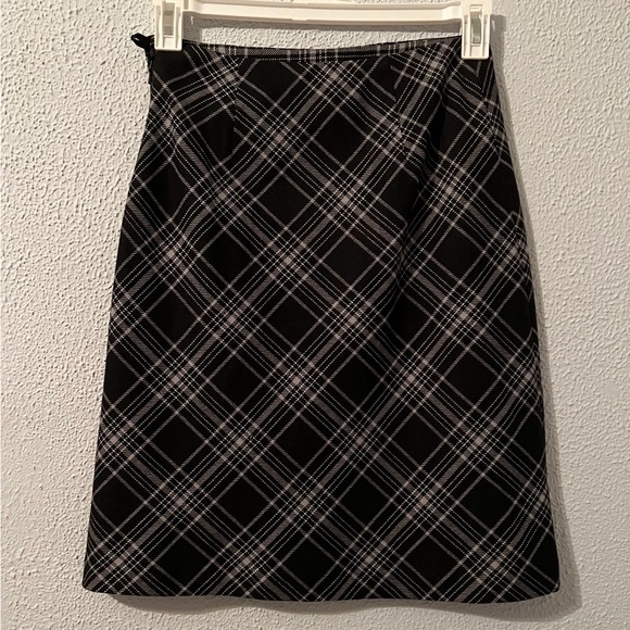 Hennes Dresses & Skirts - Hennes Black and White Plaid Skirt